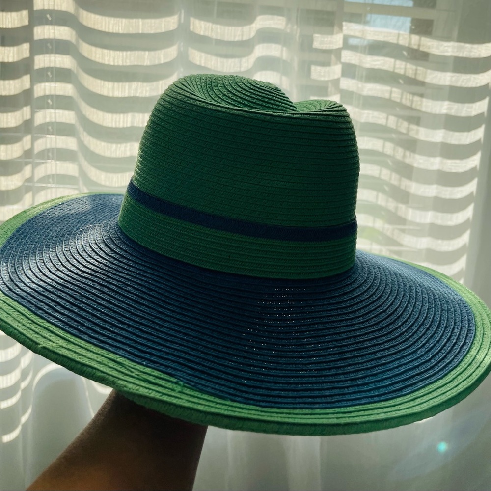 Beautiful hat never used.